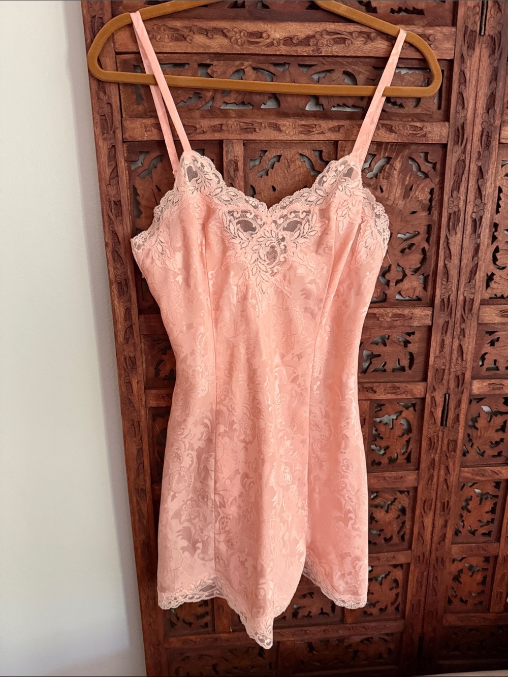 Victoria's Secret gold label Vtg pink Peach Lace-Trim Satin damask Slip small